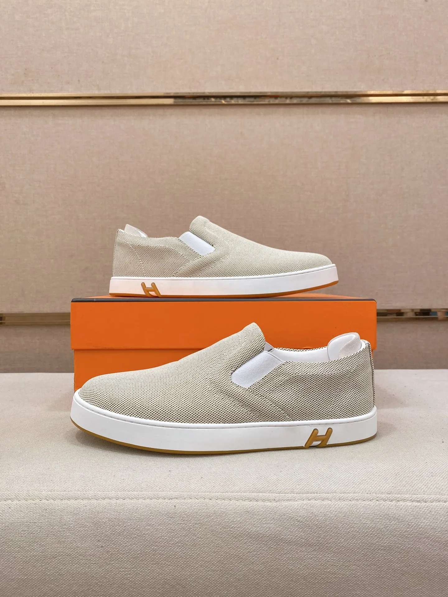 Men's clothing and shoes💰: 442💰《HERMES》【Classic original single version】Hermès; top 🔝purchase agent🔍🔍men's latest 🇺🇸 counter sales simultaneously, imported from Italy original ▲▲cowhide ▲▲ (high-end, nobility, class) ) Exquisite workmanship (Italian 🇮🇹 imported water-dyed 🐂 cowhide lining) sole: original sole provided by the original factory, ⚠️exclusive double-layer activity·TPR·rubber·combined molded outsole; super comfortable·wear-resistant·non-slip·environmental protection The real thing is more beautiful if you take the real thing (high quality, follow the order). You can enter and exit the counter at will * Number of yards: 38-44 (45 can be customized and cannot be returned or exchanged)